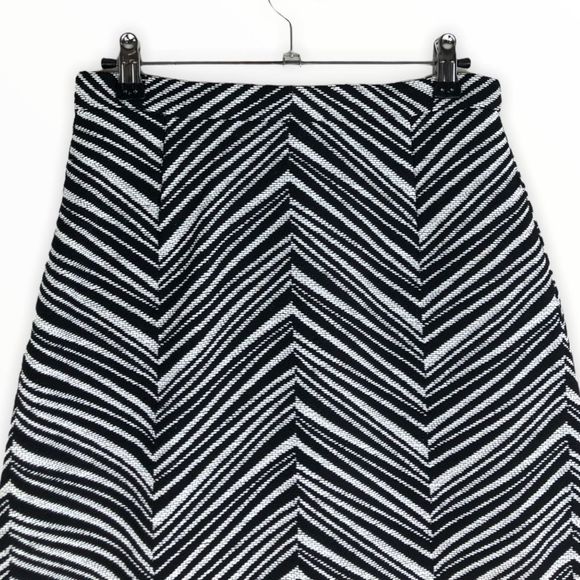 Escada Rendal Black & White Chevron Knit Midi Skirt - Picture 4 of 16